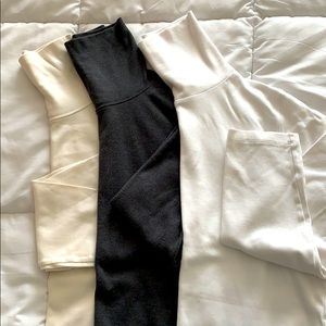 Cute turtleneck  / sweater 3 pack!!